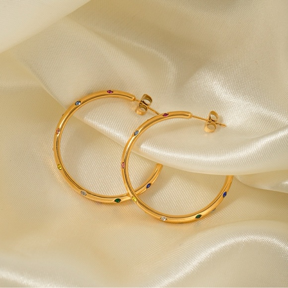 Zircon 18K Gold-Plated C-Hoop Earrings - Picture 5 of 6